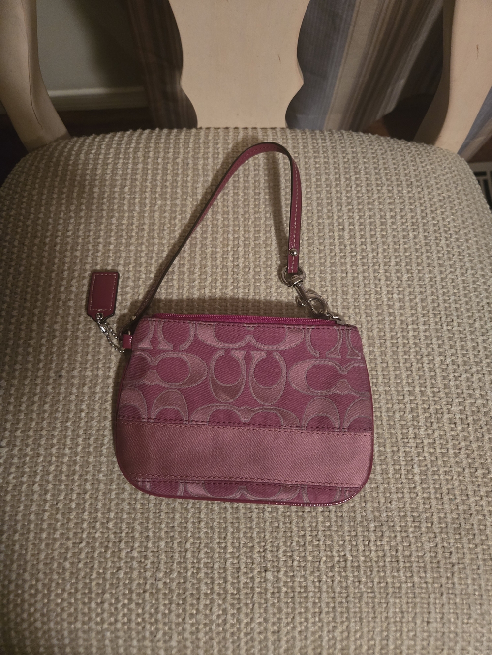 Women’s Wristlet in Berry Pink